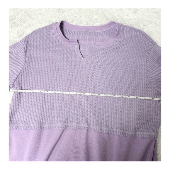**DONATED** Women's Lavender Short Sleeve Waffle Top - Picture 4 of 5